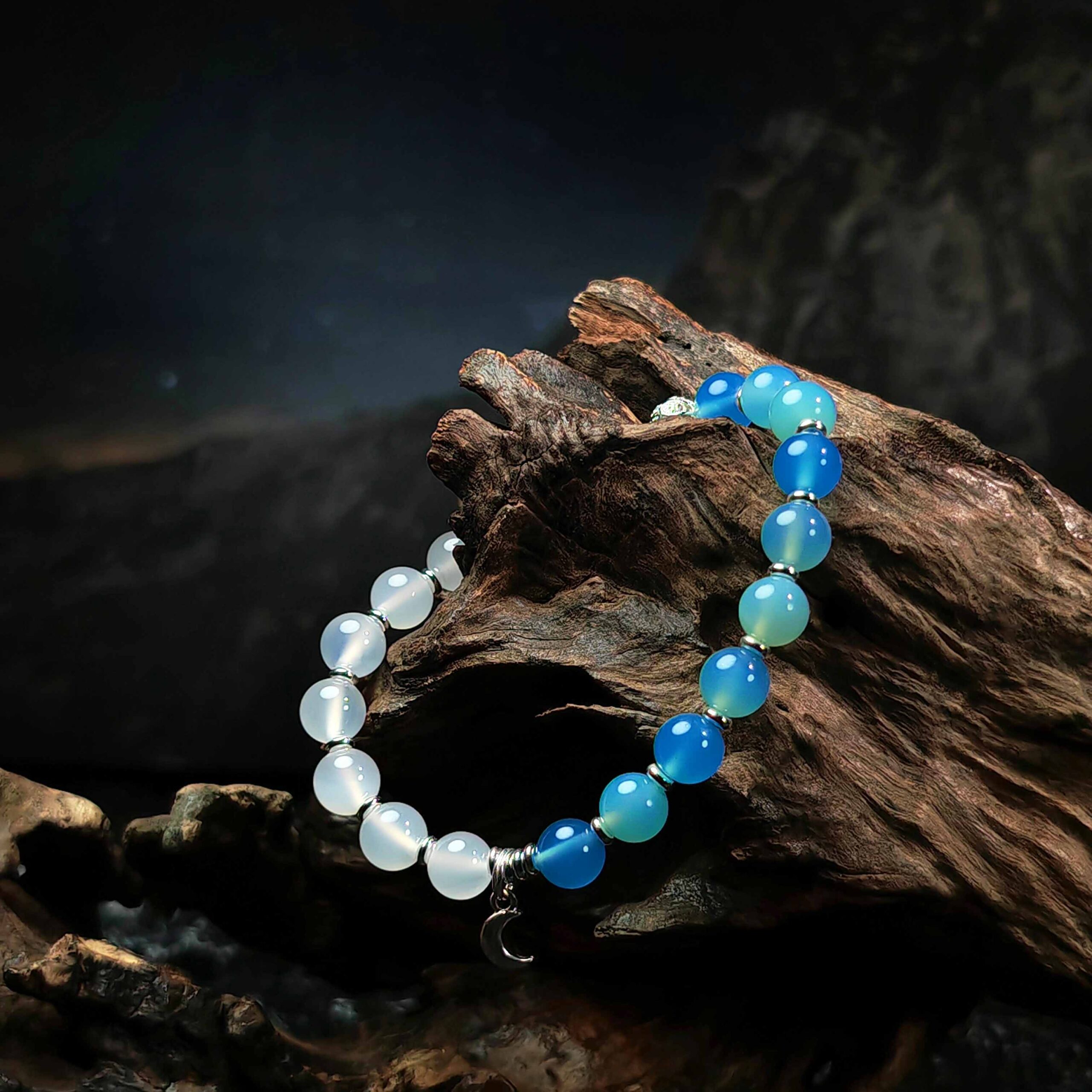 Mindflow bracelet with White Agate and Blue Agate for emotional clarity and calm