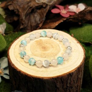Silent Vision bracelet featuring Blue Cat’s Eye and White Agate for enhanced intuition and mental clarity